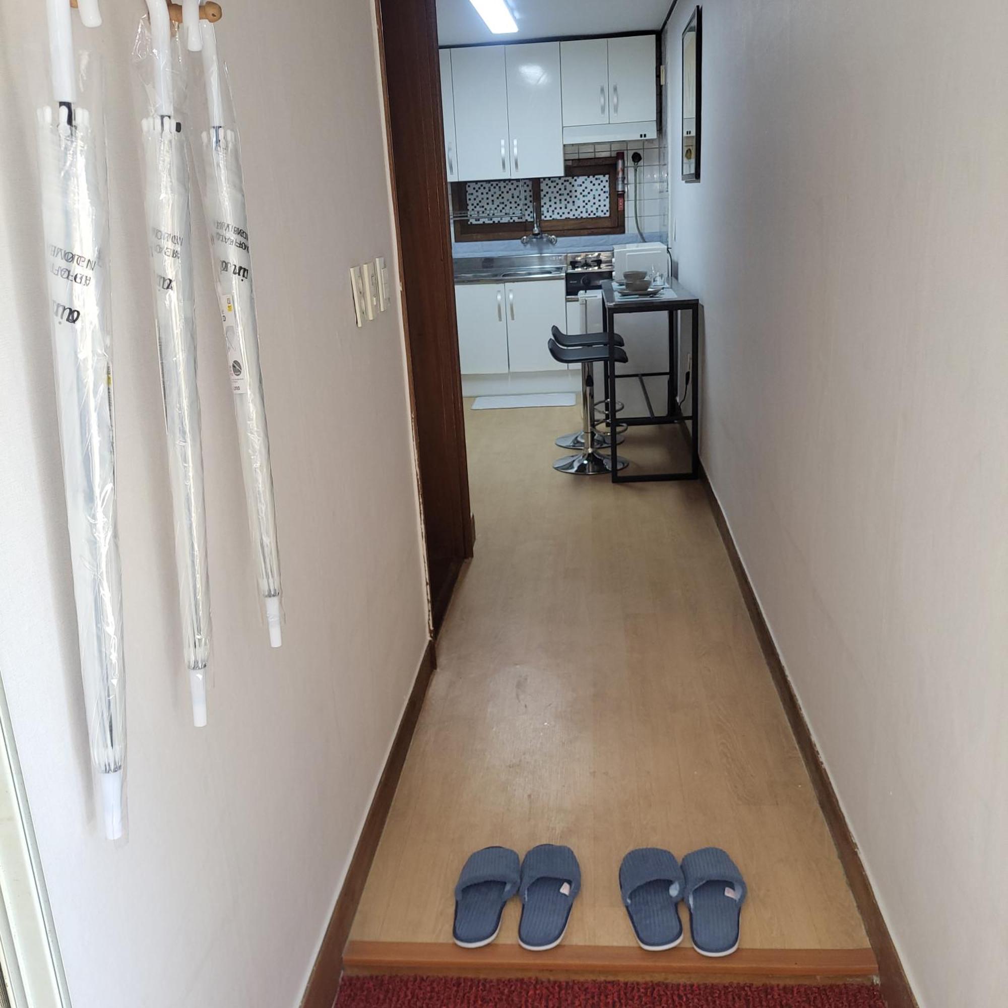 Private - Newly Renovated #8 Apartment